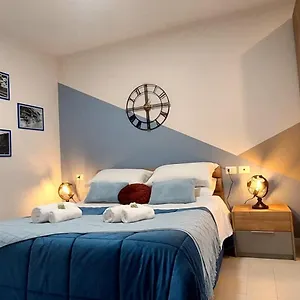  Apartment Light Blue Station Italy